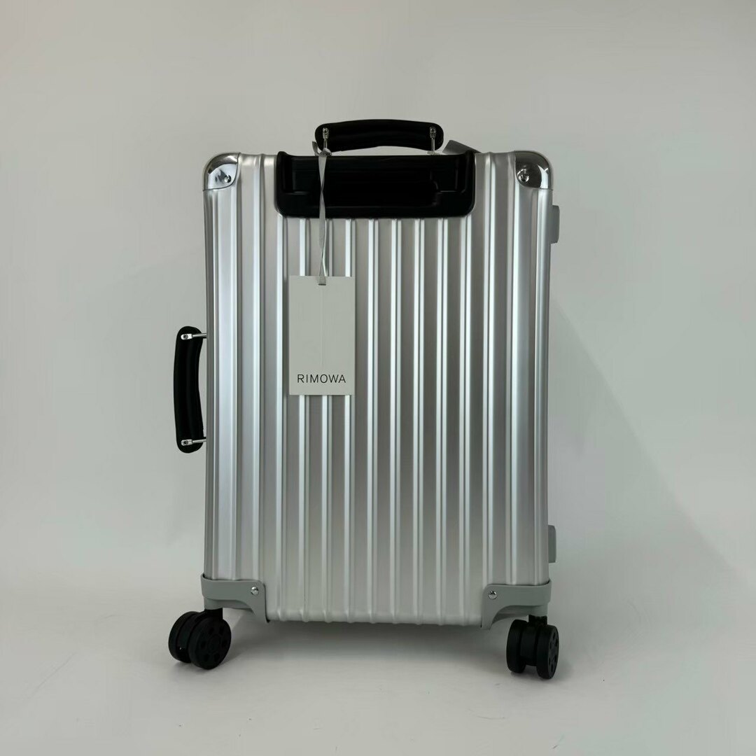 RIMOWA - 新品未使用 RIMOWA リモワ Classic Cabin S Silver 33L