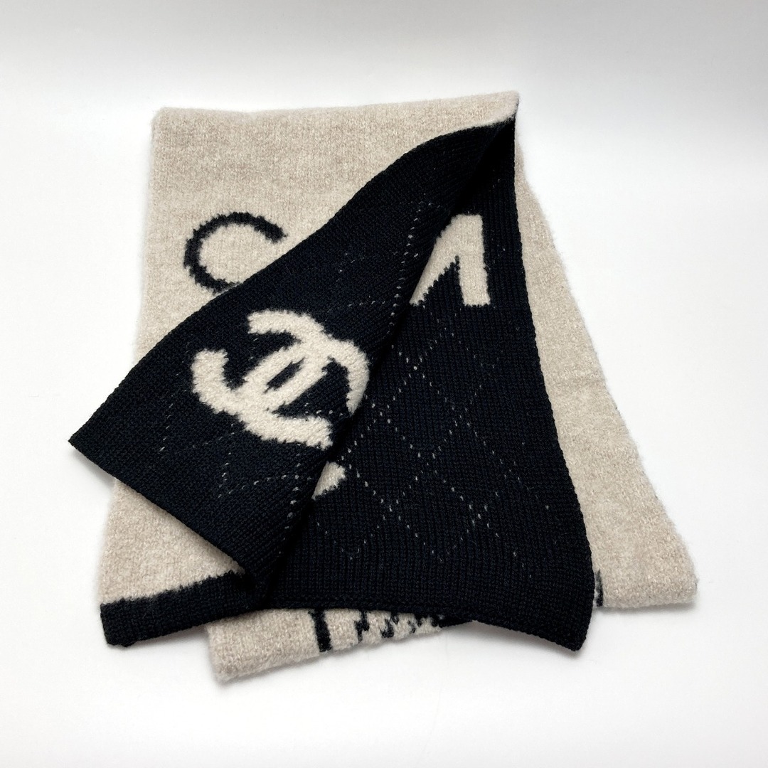 CHANEL - CHANEL シャネル ロゴ カメリア マフラー ベージュ×ブラック