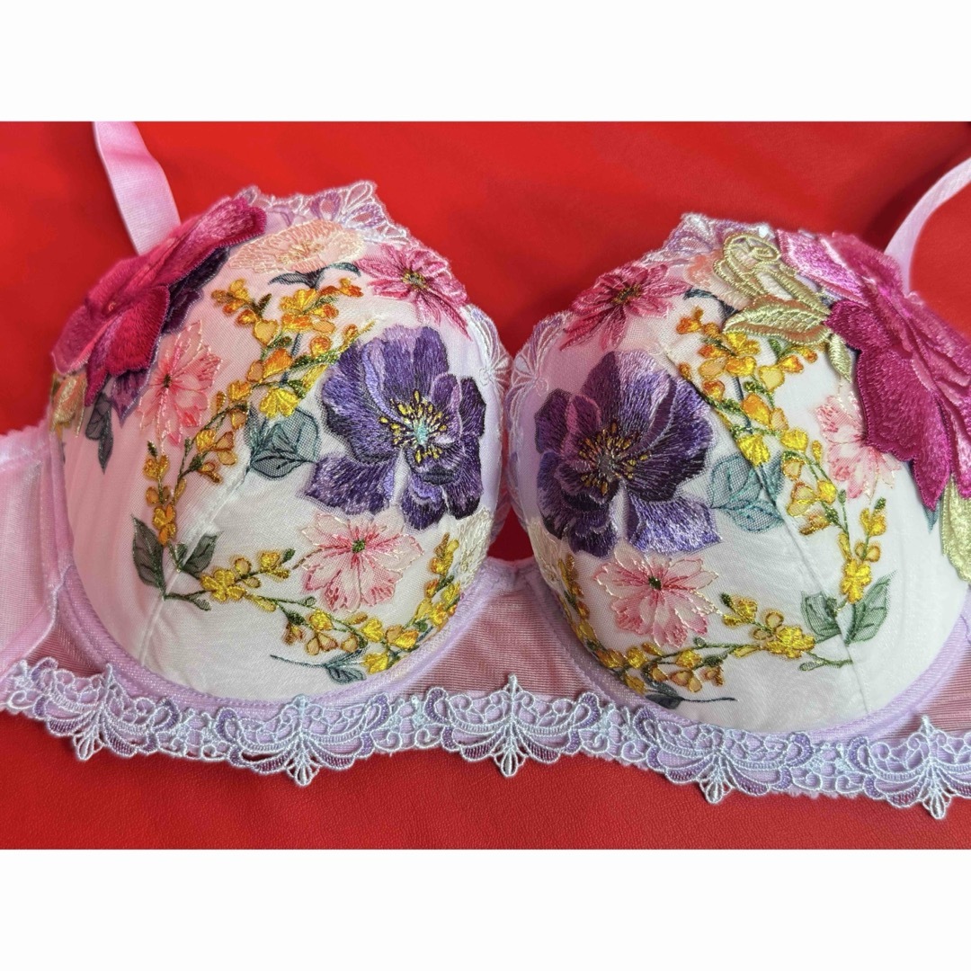 Wacoal - サルート 93グループ セックスアンドザシティ F70&ショーツM