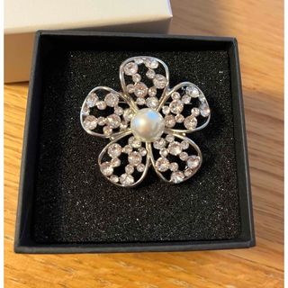 René シルバー 蜂型ブローチ - René（ブローチ/コサージュ ・ シルバー