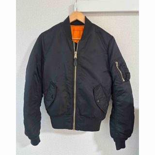 ALPHA INDUSTRIES（フライトジャケット ・ オレンジ/橙色系）のフリマ