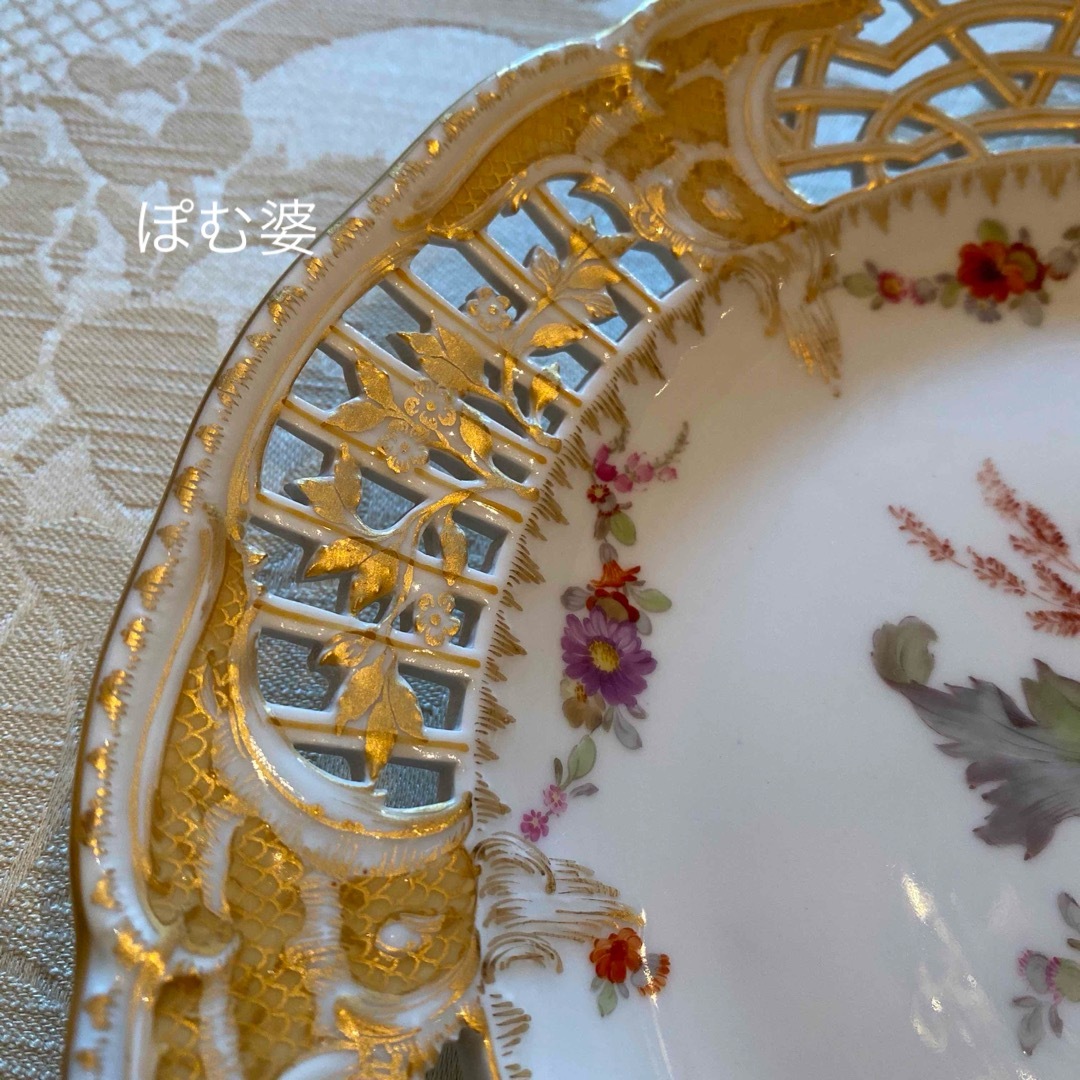 MEISSEN - 【KPMベルリン】金彩 手描き 透かし 皿「花絵／メインが紫の