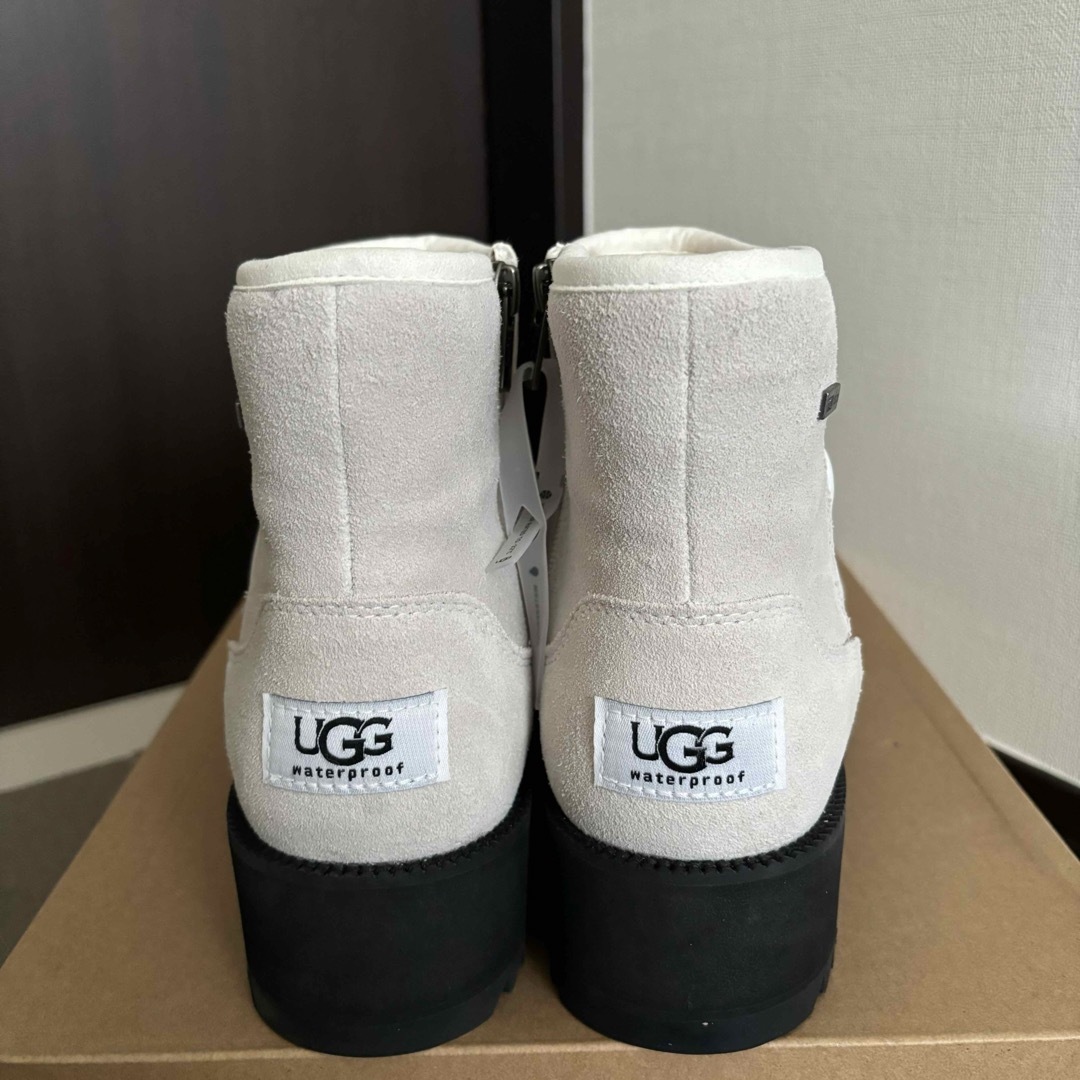 UGG - 大人気完売品 新品未使用UGG RIDGE MINI厚底ブーツ 防水 雪道OK