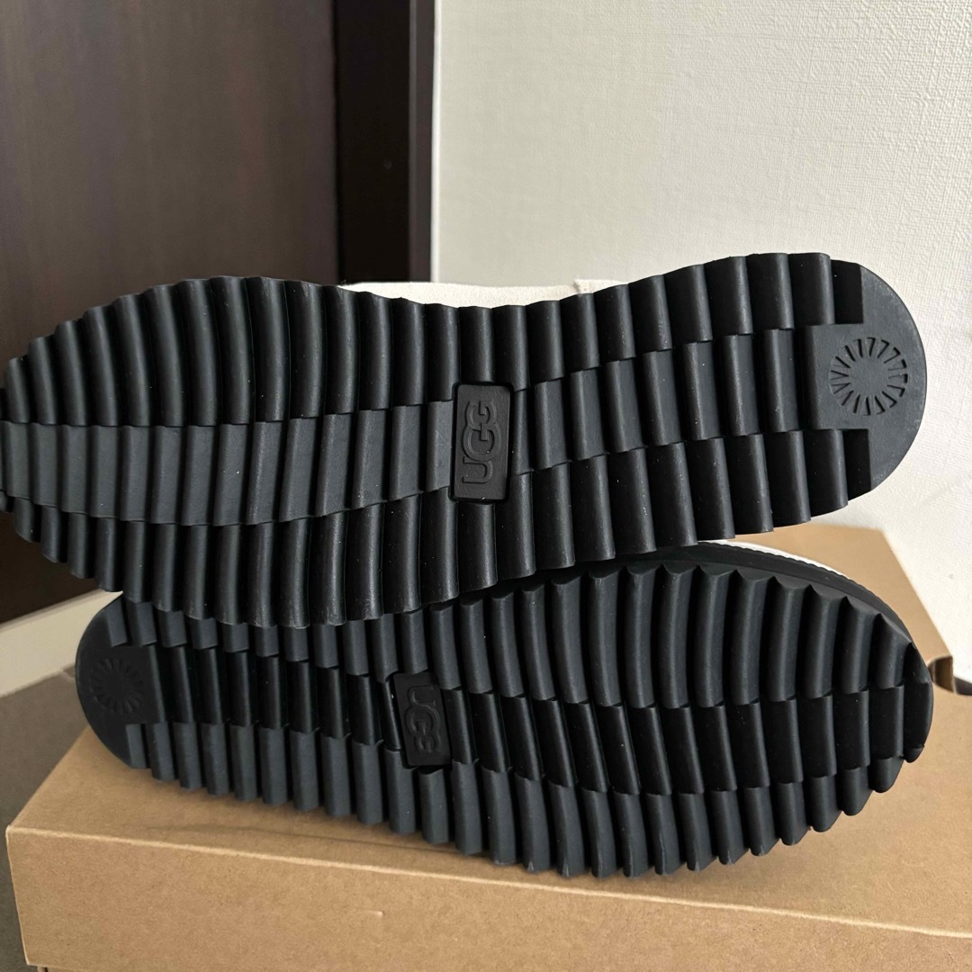 UGG - 大人気完売品 新品未使用UGG RIDGE MINI厚底ブーツ 防水 雪道OK