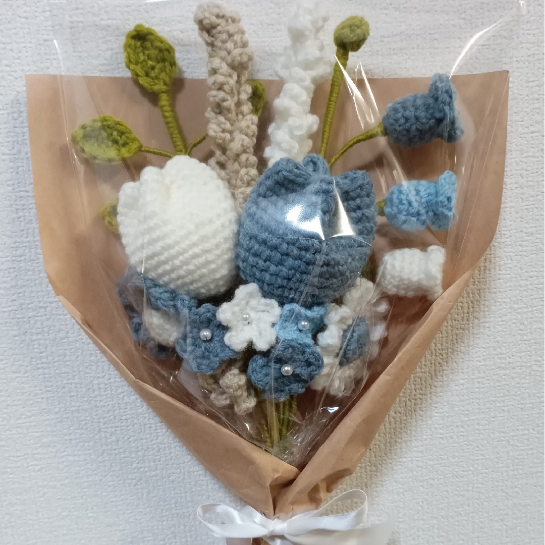枯れない花】毛糸 編み物 かぎ針編み ブーケ 白 青 水色 花束