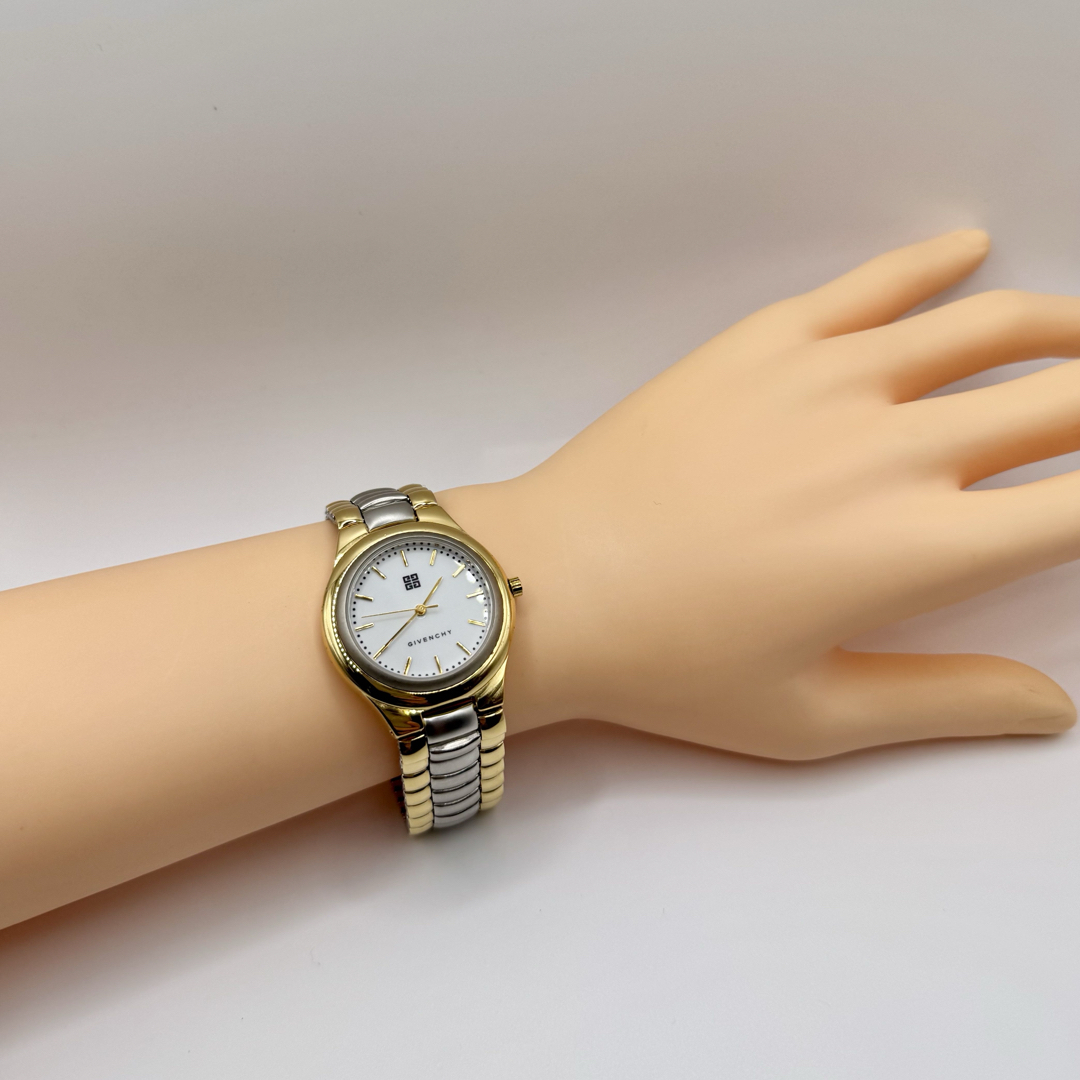 GIVENCHY - GIVENCHYジバンシィ KM.17XV 白文字盤 QZ レディース腕時計