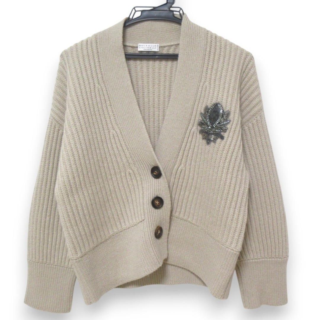 美品 ブルネロクチネリSモニーレ装飾 胸章 カシミア100ニットトップス