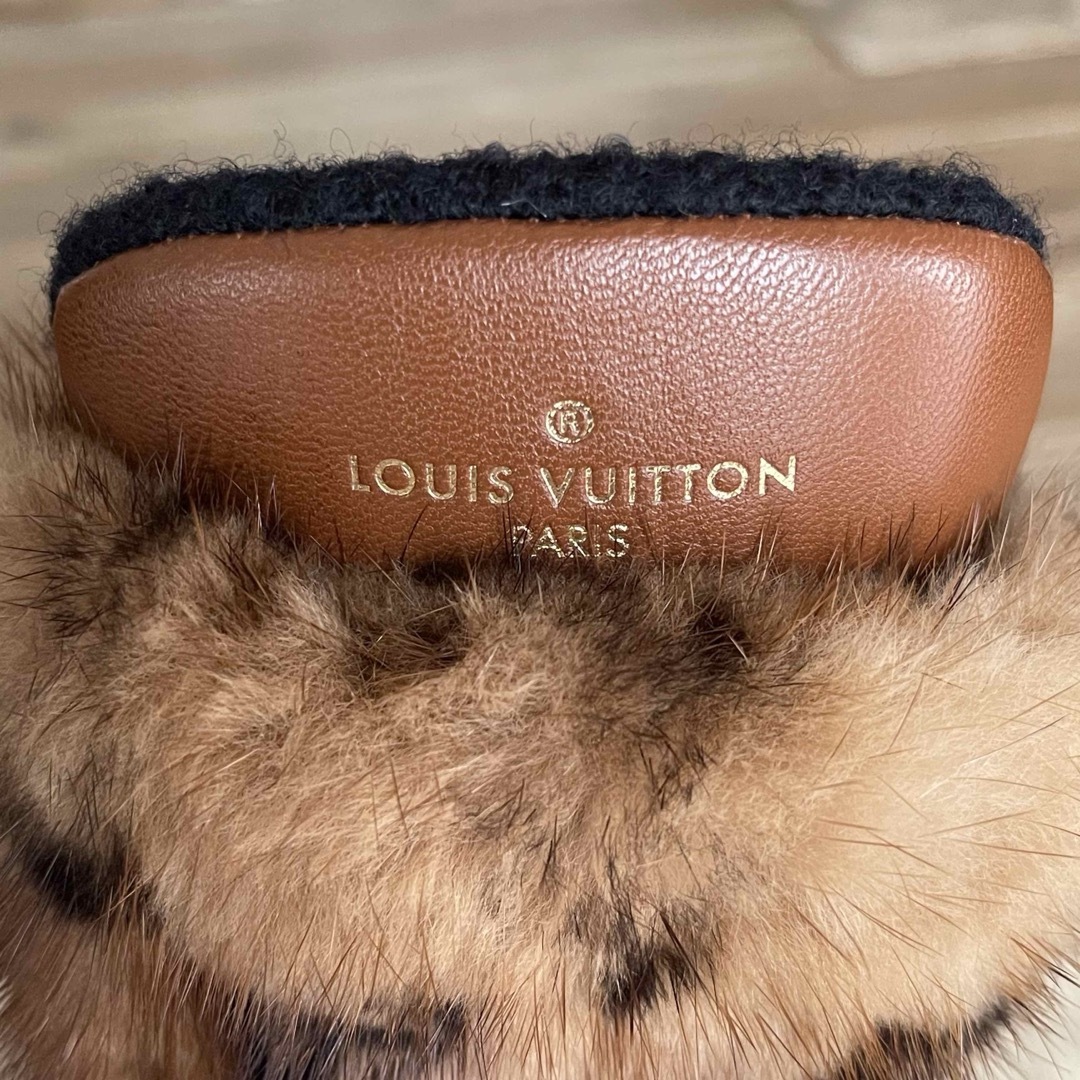 LOUIS VUITTON モノグラムブラウン 24 ムートンブーツ バックル