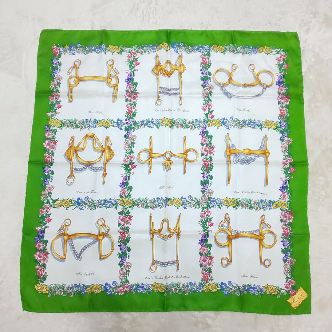 GUCCI - 【美品】GUCCI ホースビット 大判シルクスカーフ 花柄 総柄