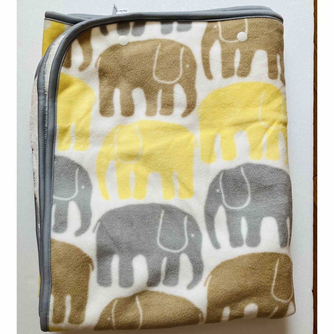 UNIQLO - ユニクロ フリースリバーシブルブランケット膝掛け