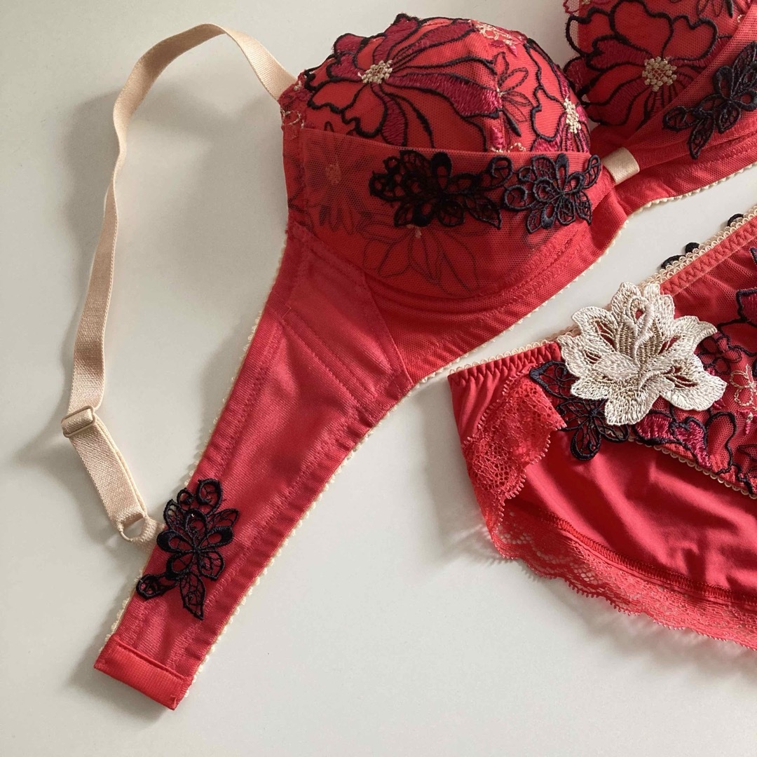 サルート プラダを着た悪魔 E70/M RE 96 リボンブラ ノーマルショーツ