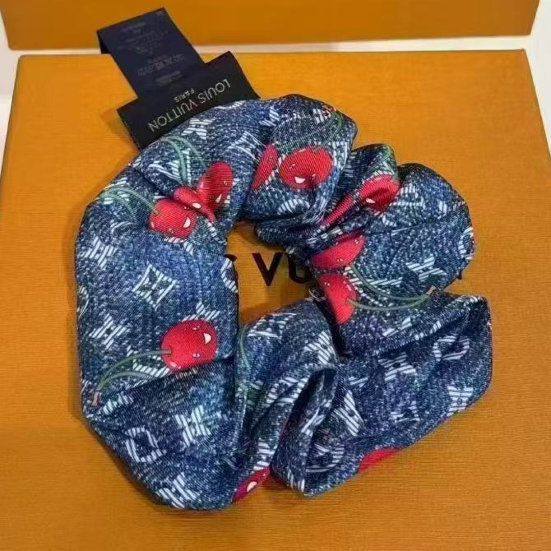 LOUIS VUITTON - LV さくらんぼ デニムカラー シュシュ ヘアゴム ヘア