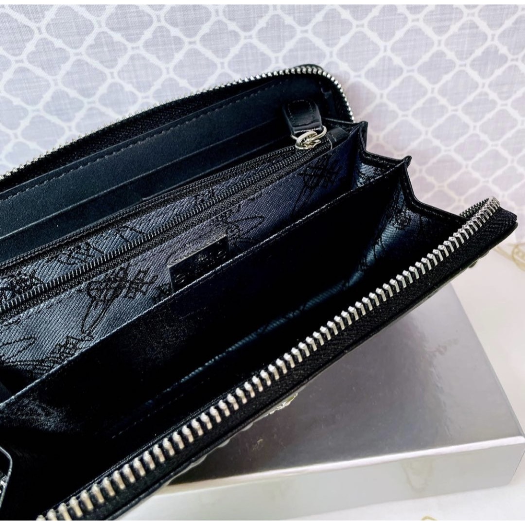 Vivienne Westwood - 【内側に素敵な柄✩】Vivienne Westwood マット