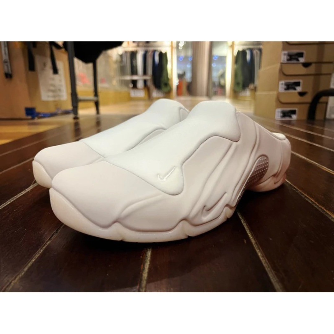 NIKE - 新品 NIKE ナイキ クロッグ ポジット 男女サイズ HJ4478-100の