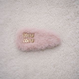 MIU MIU（ヘアアクセサリー ・ ピンク/桃色系）のフリマアイテム一覧