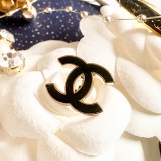 CHANEL（ブローチ/コサージュ ・ ホワイト/白色系）のフリマアイテム一覧