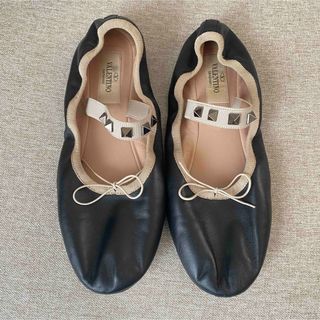 VALENTINO - VALENTINO フラットシューズ スタッズ ブラック 23.5 24.0