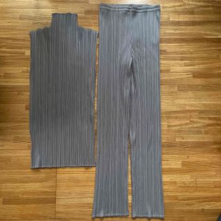 PLEATS PLEASE ISSEY MIYAKE（グレー/灰色系）のフリマアイテム一覧
