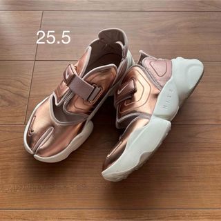 NIKE（ゴールド/金色系）のフリマアイテム一覧