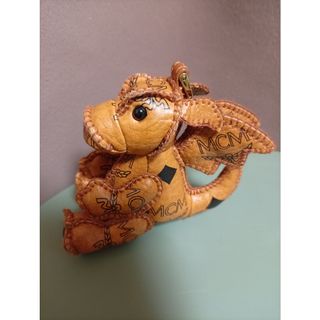 MCM - エムシーエム MCM うさぎ メタリックレザー ファー ヴェセトス