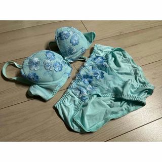 PEACH JOHN - D75/M 美少女戦士 セーラームーン なりきりブラセットの