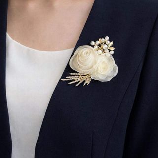 ブローチ/コサージュ (シルバー)のフリマアイテム一覧