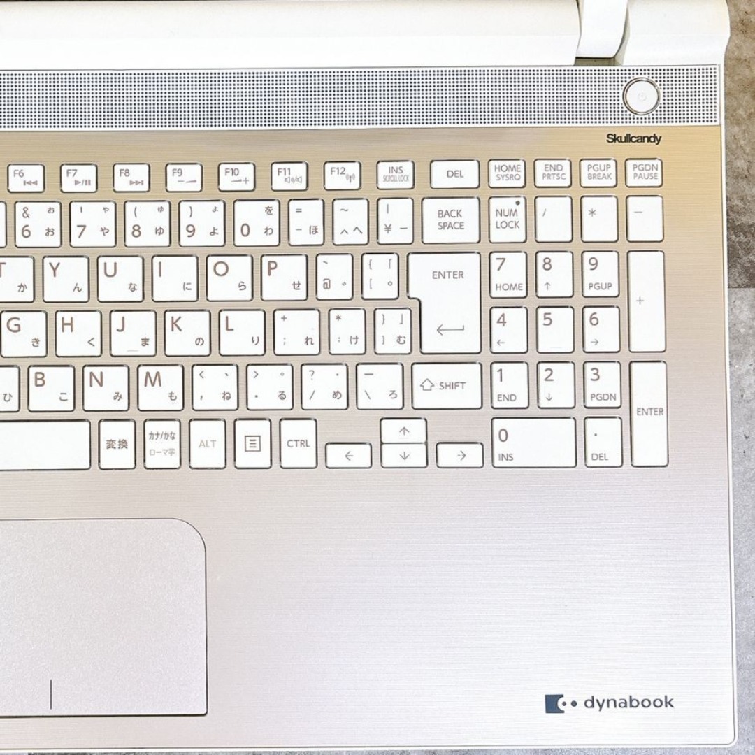 dynabook - 新品SSDで快適✨おしゃれゴールド❣ブルーレイ フルHD 薄型