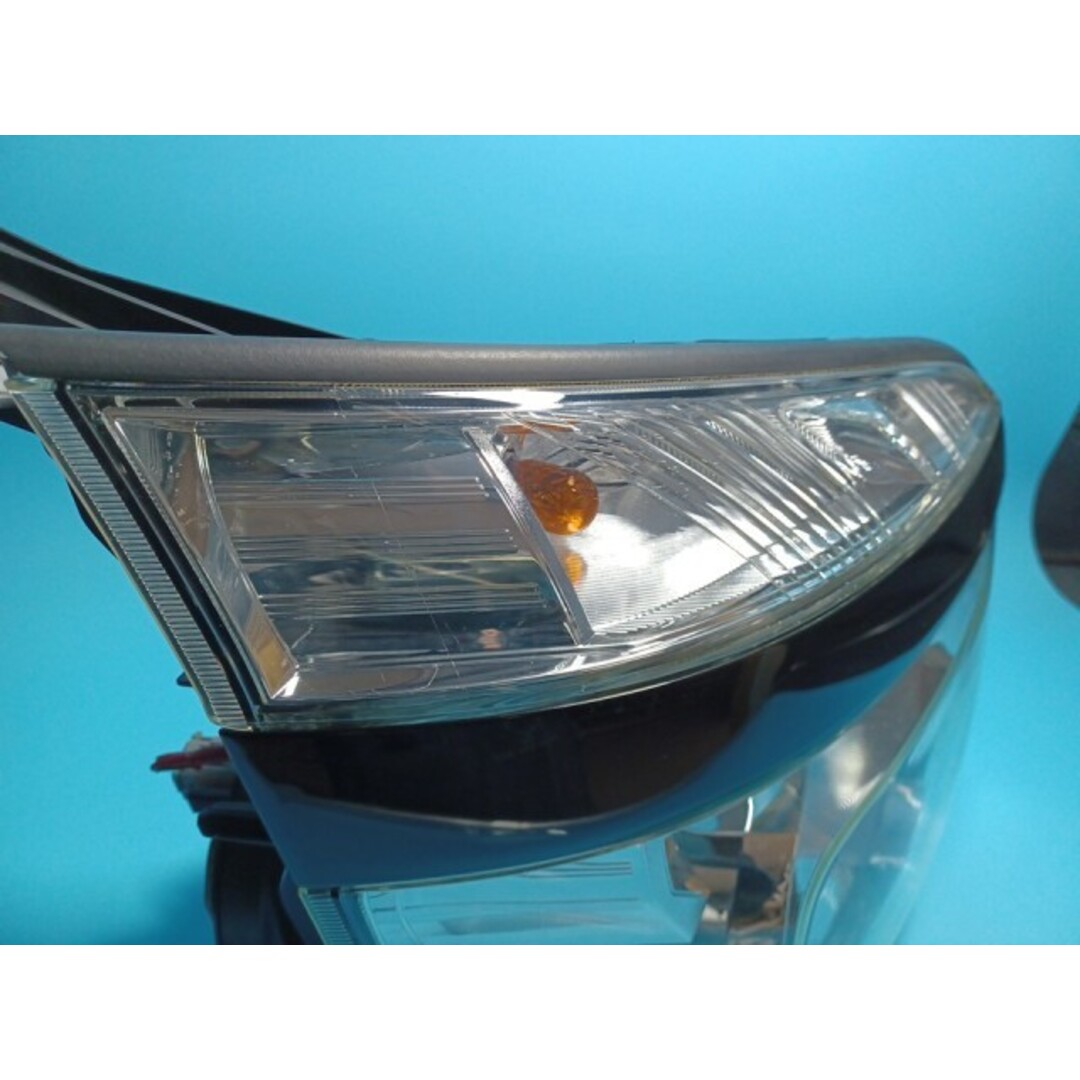 トヨタ - コーティング済 ヴォクシー ZRR75W 右ヘッドランプ・ヘッド