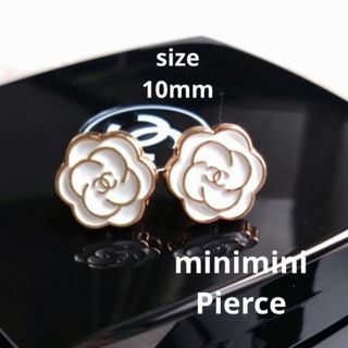 CHANEL - 新品 定番CCロゴマーク 黒ピアス ブラックの通販 by ココ