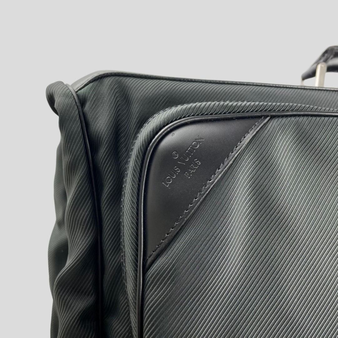 LOUIS VUITTON - 未使用□ルイ ヴィトン□ タイガ ポルタブル・サンク