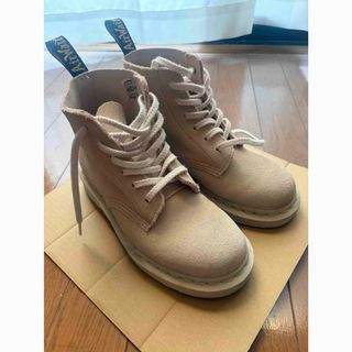 Dr.Martens（ベージュ系）のフリマアイテム一覧