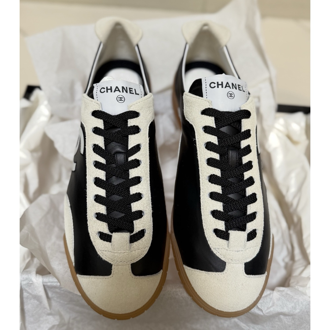 CHANEL - 値下げ！新品未使用 シャネル スニーカー 38 黒白 26p 超希少