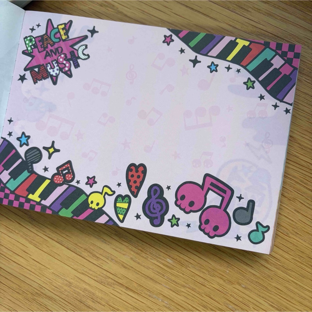 マインドウェイブ - LOVE and PEACE カラフルメモ帳 平成レトロ ドクロ