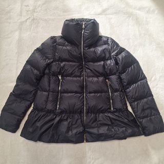 MONCLER（フリル ・ ダウンジャケット）のフリマアイテム一覧