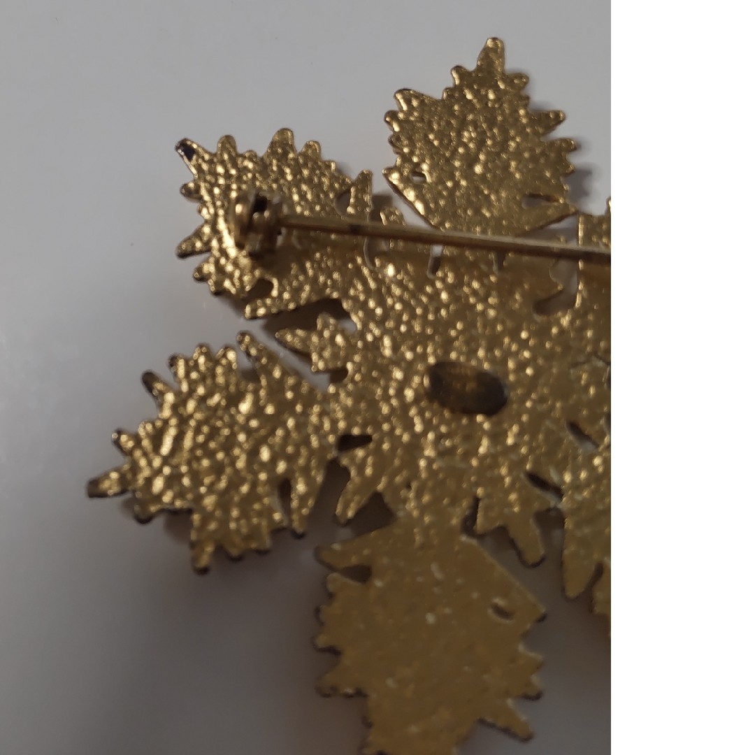 CHANEL 雪の結晶型ブローチ 金色 CHANEL - CHANEL シャネル