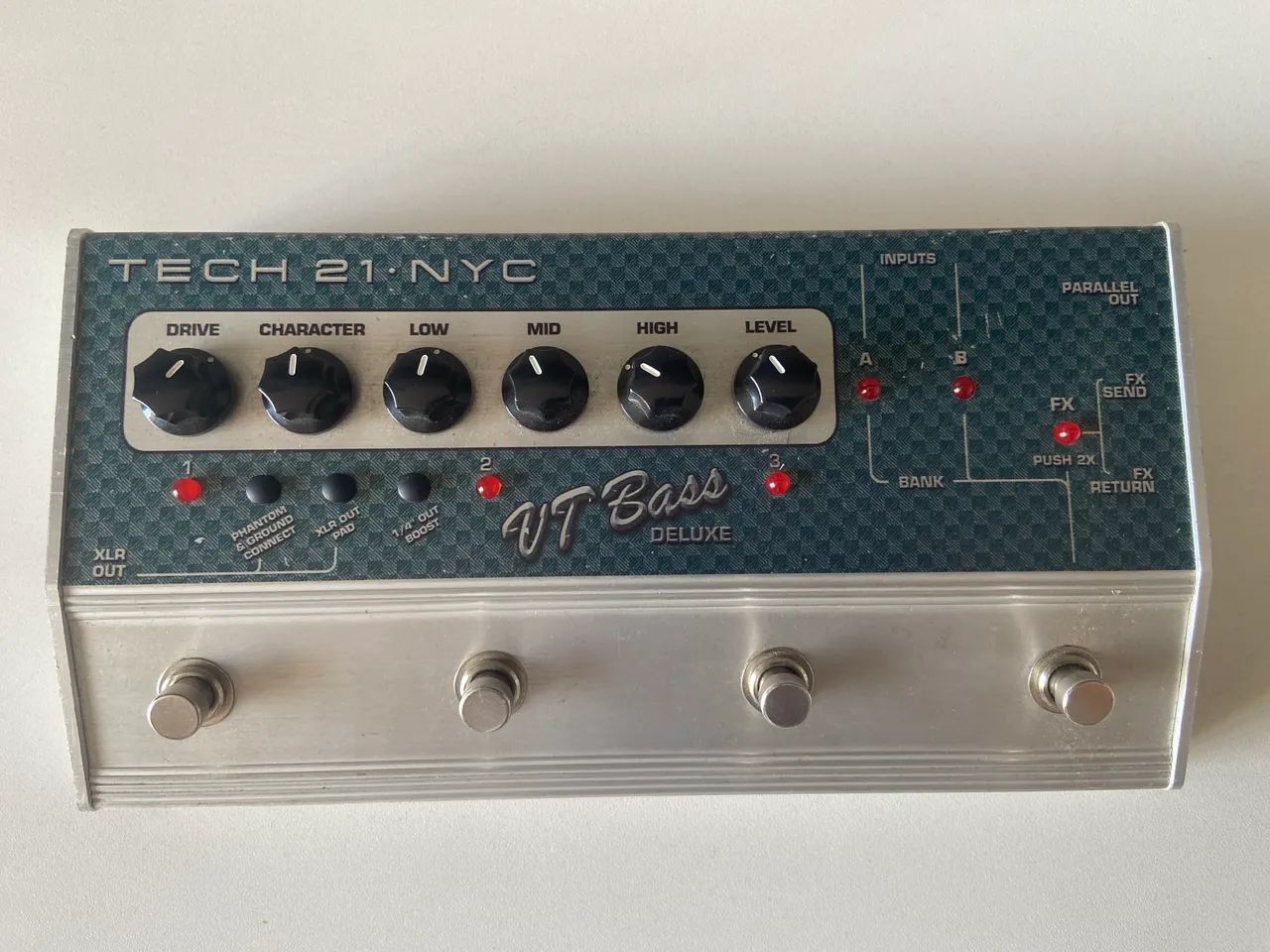 Pedal Tech 21 NYC SansAmp VT Bass Delux - Instrumentos musicais