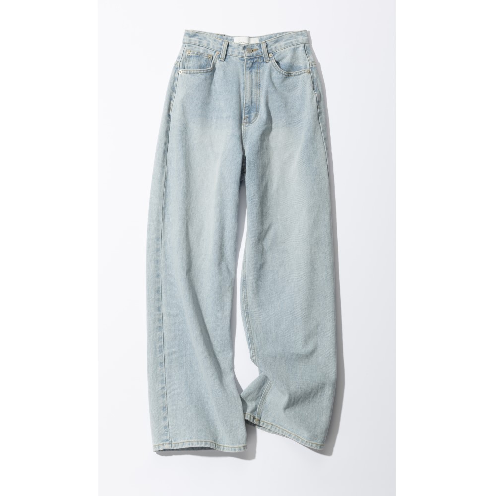 発売する度に完売を繰り返す！40代に大人気の「名品デニム」って