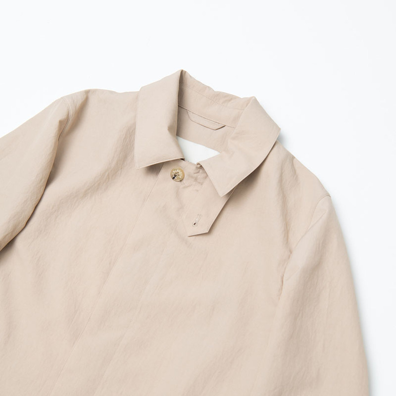 軽量、撥水、パッカブル。マッキントッシュの名品ステンカラーコート