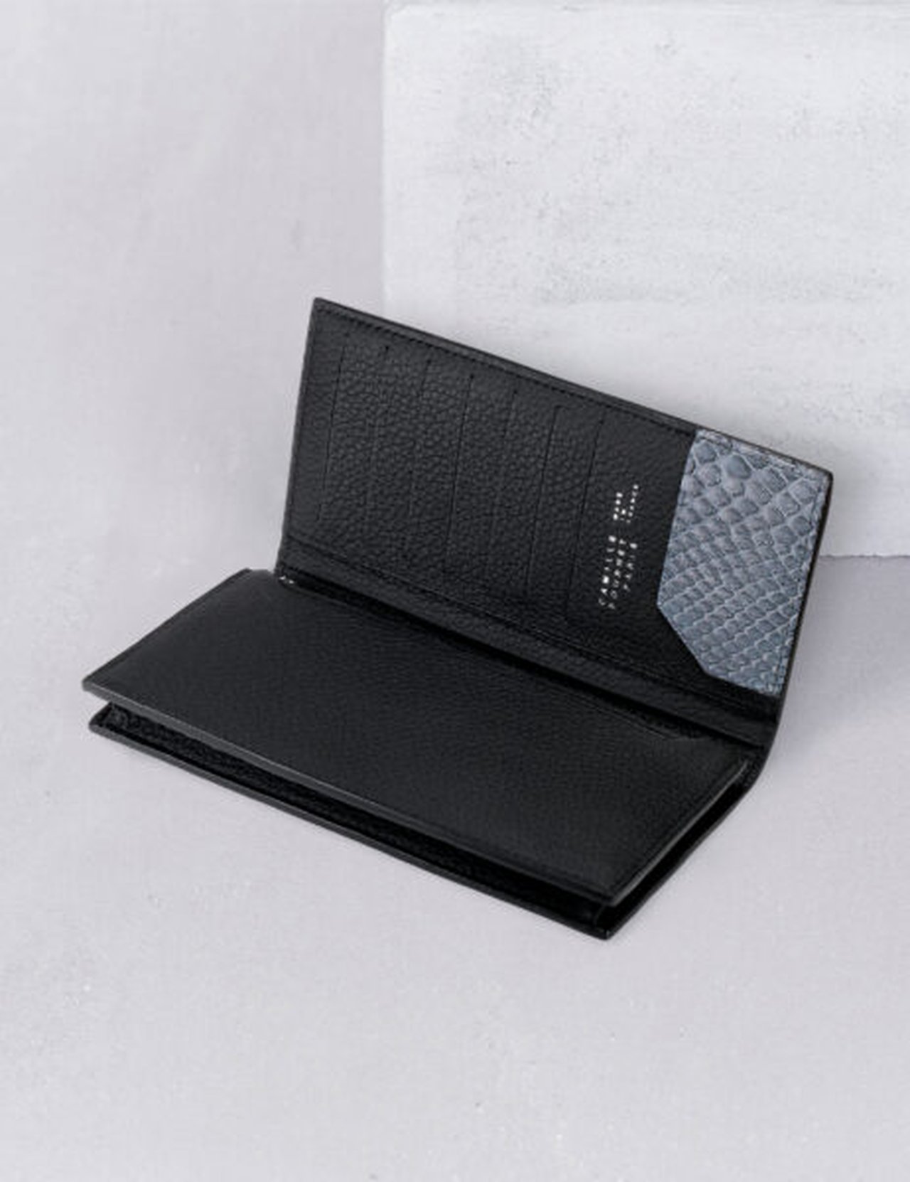 大人の長財布】「カミーユ・フォルネ」の日本限定モデルは、縁起の良い