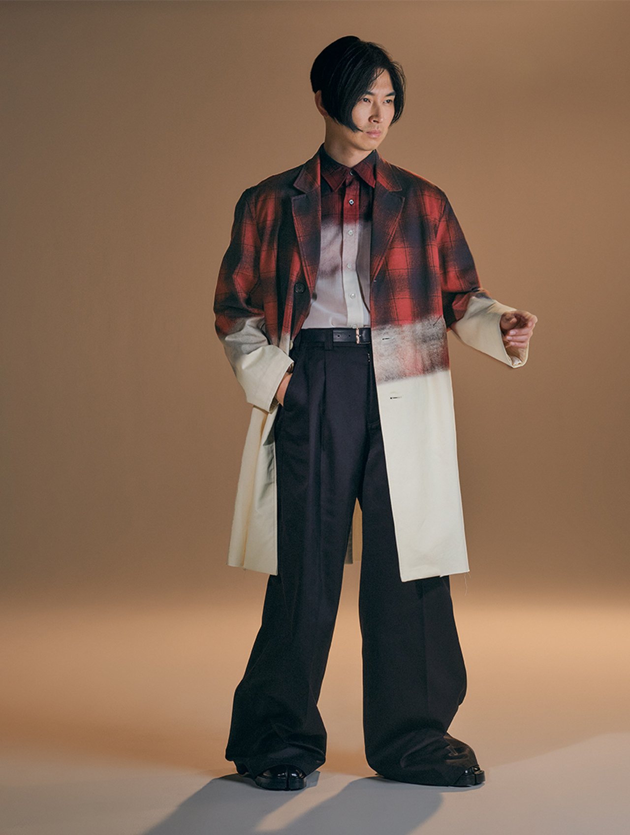 松田翔太が纏うメゾン マルジェラ。浸色のポートレート | UOMO