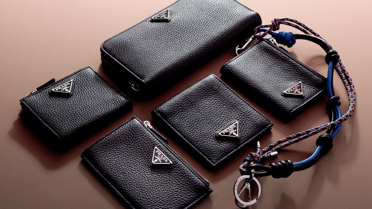 プラダ】12月26日のスーパーラッキーデーに大人が買うべき新作財布