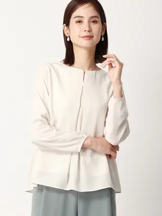 アシンメトリータックブラウス／ラウンドネック／8分袖