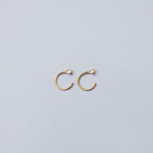 Mini Pearl Hugger Earrings | メリッサ・ジョイ・マニング - SOURCE