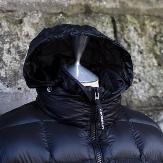 シーピーカンパニー ( C.P. COMPANY ) D.D. SHELL HOODED SHORT DOWN