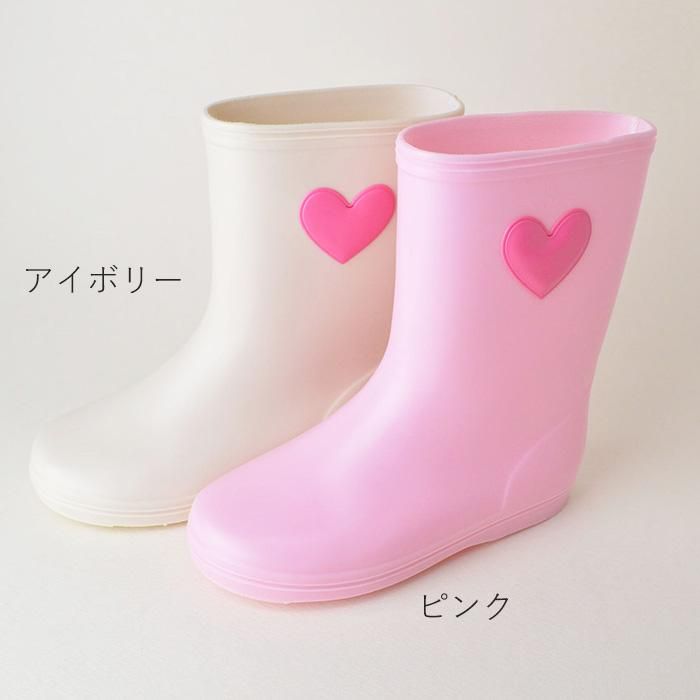 ふっくらしたハートのワッペンが付いたシンプルな長靴 ハートワッペン