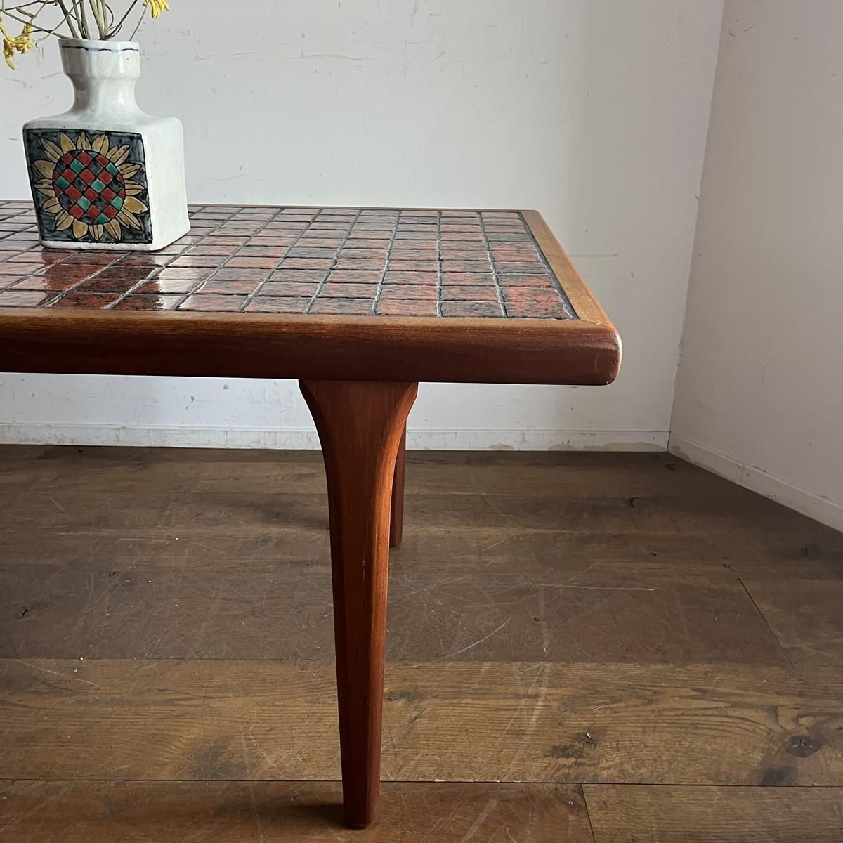 北欧ヴィンテージのタイルトップコーヒーテーブル - 古家具・古道具