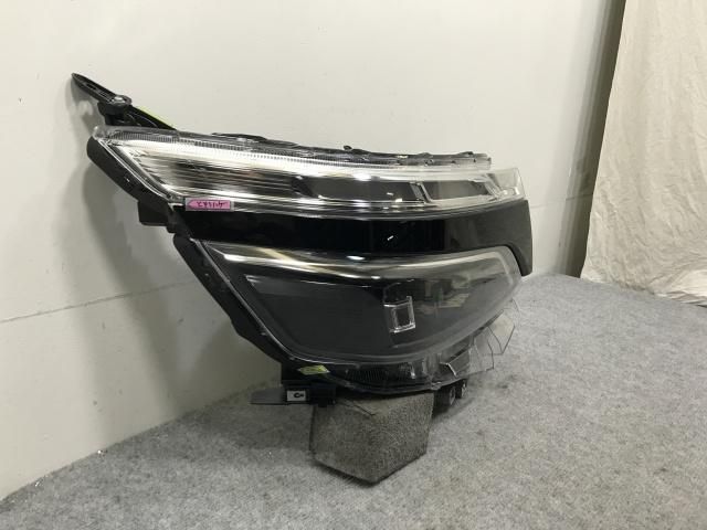 ヴォクシー ZS/煌 ZRR80W/ZRR85W HV/ZWR80W 純正 後期 右ヘッドライト