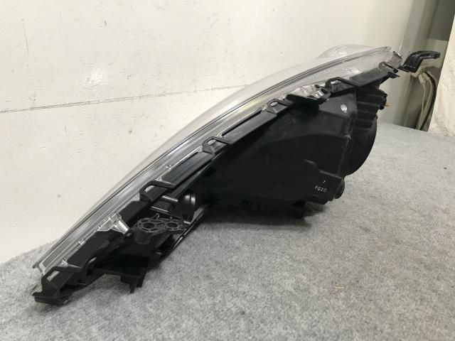 フィット GE6/GE7/GE8/GE9 純正 前期 右 ヘッドライト/ランプ キセノン