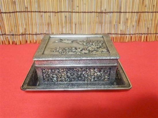 金属製 タバコケース・小物入れ（花鳥柄）トレー付き - 「宝の森」昭和