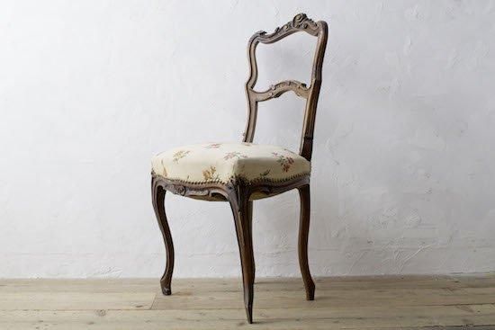 フランスアンティークチェア/ルイ15世様式/手刺繍（プチポワン）座面